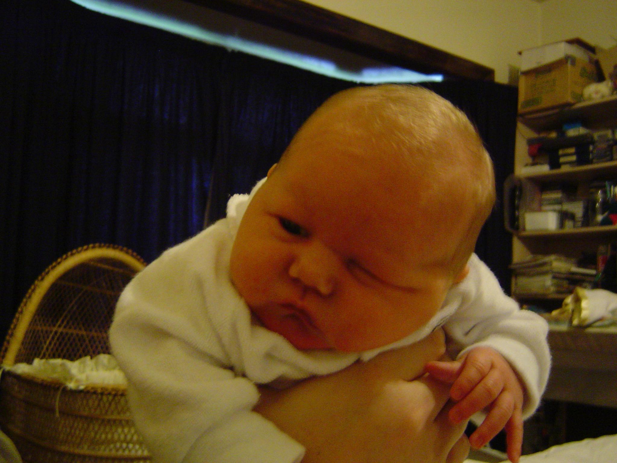 Baby/2003-10-12/one-eye.jpg