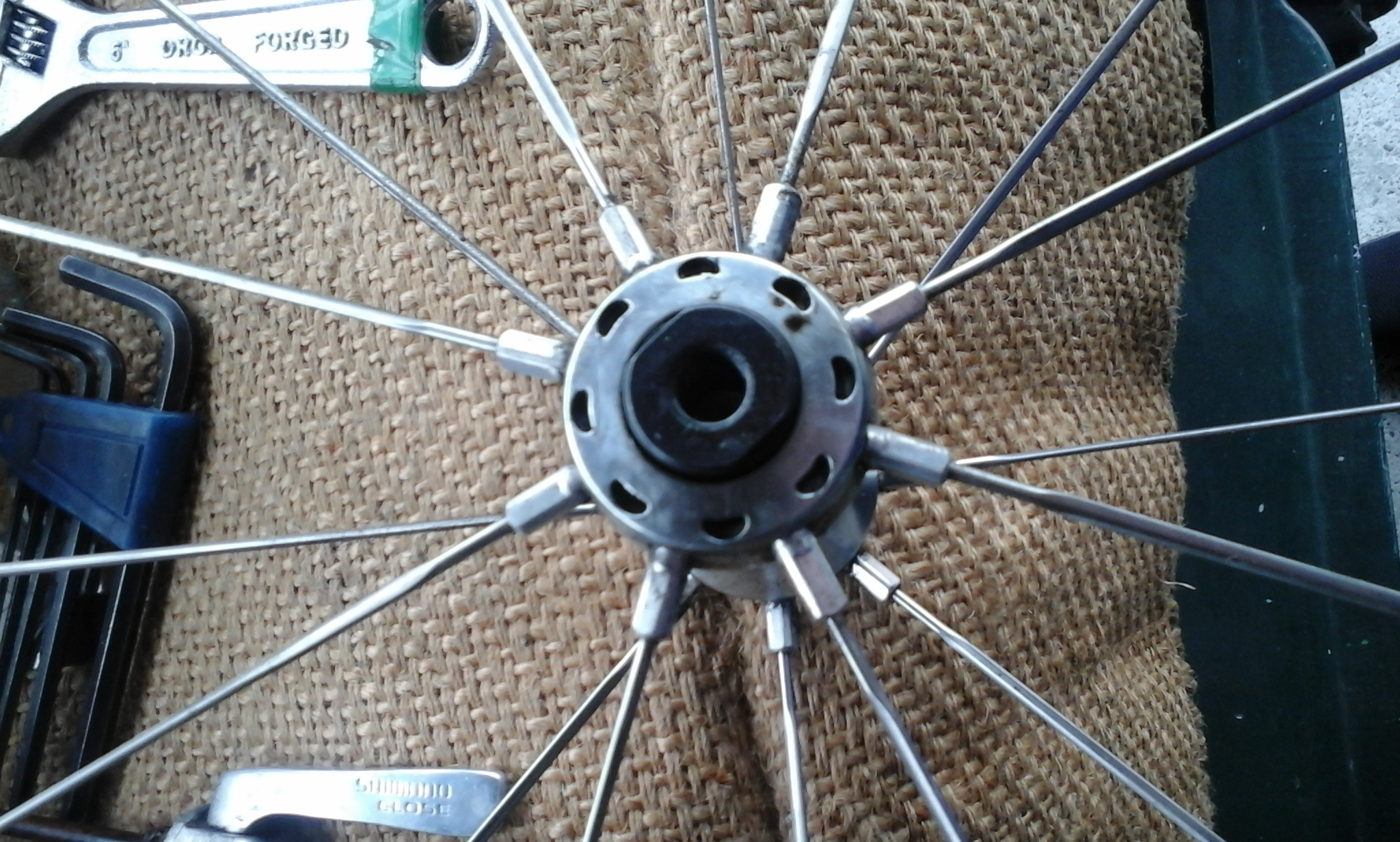 bikes/mongoose/mong-front-hub1.jpg