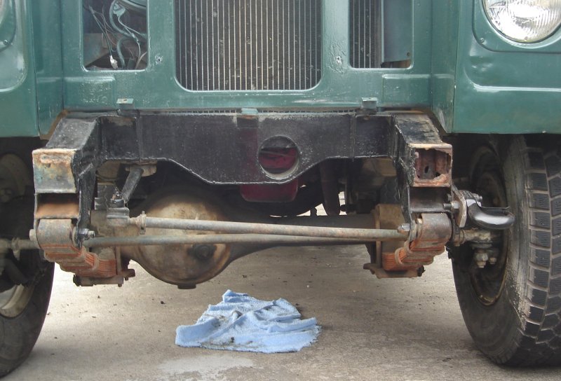 landrover/2006_09_30-towhook/chassis_front.jpg