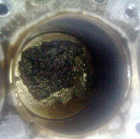 landrover/2008-01-21_202/186_coked_pistons_2.jpg
