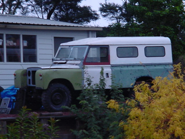 nzlro/Ivanz_Landrover_Photos/landyside.jpg